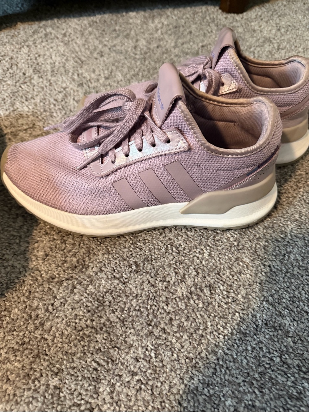 Adidas. 7.5 women’s. Good condition